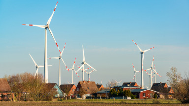 Um den steigenden Strombedarf zu decken und die Klimaschutzziele der Bundesregierung zu erreichen, ist ein beschleunigter Ausbau der Windenergie notwendig. 